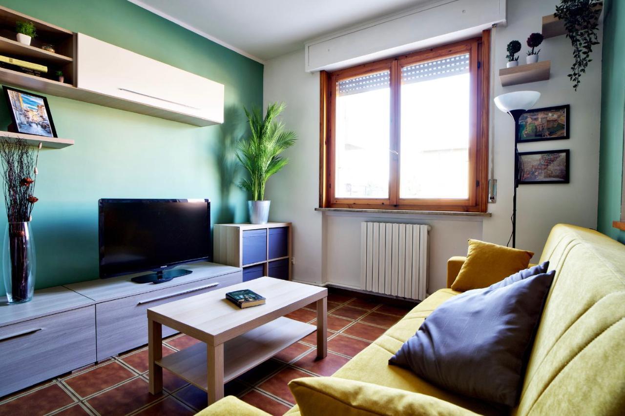 Casa Zoe Apartment Free Parking,Self Check In & Free Wi Fi Parma Buitenkant foto