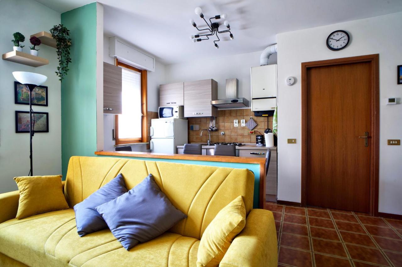 Casa Zoe Apartment Free Parking,Self Check In & Free Wi Fi Parma Buitenkant foto
